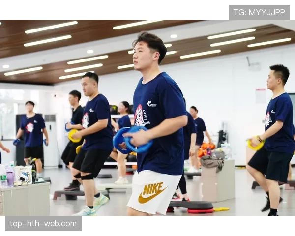 安赛龙每天吃五顿饭，训练完还要称体重